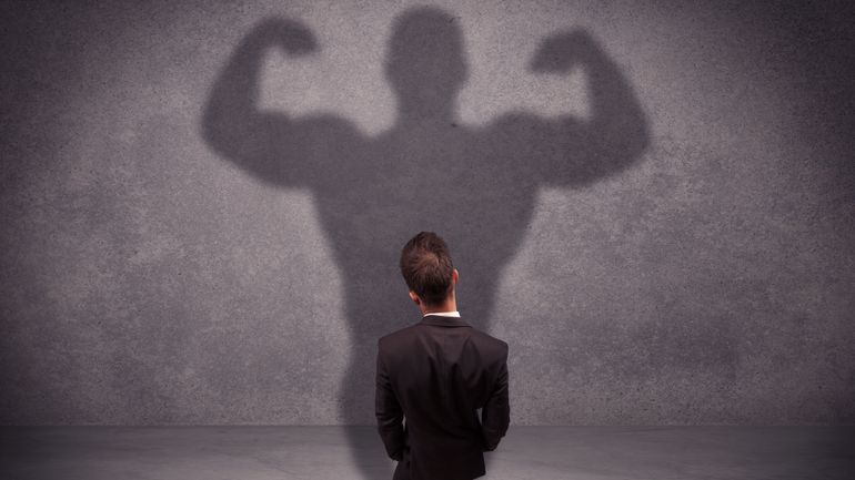 De TikTok aux stages de "masculinité sacrée" en Belgique : immersion dans la galaxie masculiniste