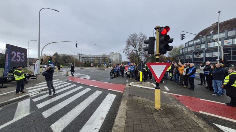 Un carrefour fermé durant 253 secondes pour les 253 décès sur les routes flamandes en 2024