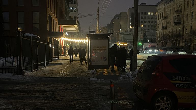 Guerre en Ukraine : à Kiev, privée de chauffage, la population affronte des températures glaciales