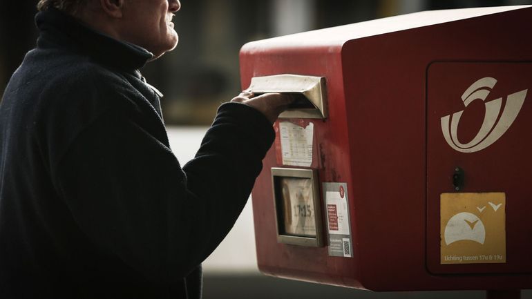 Envoyer du courrier ou un colis coûtera plus cher en 2026
