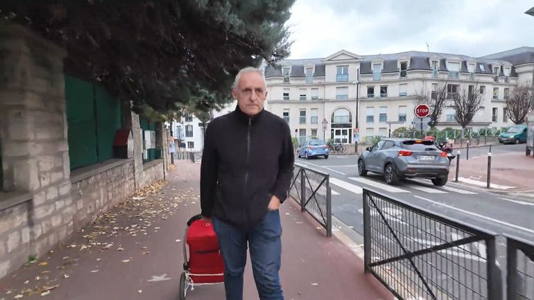 En France, certains habitent récoltent leur pipi car c'est bon pour les champs