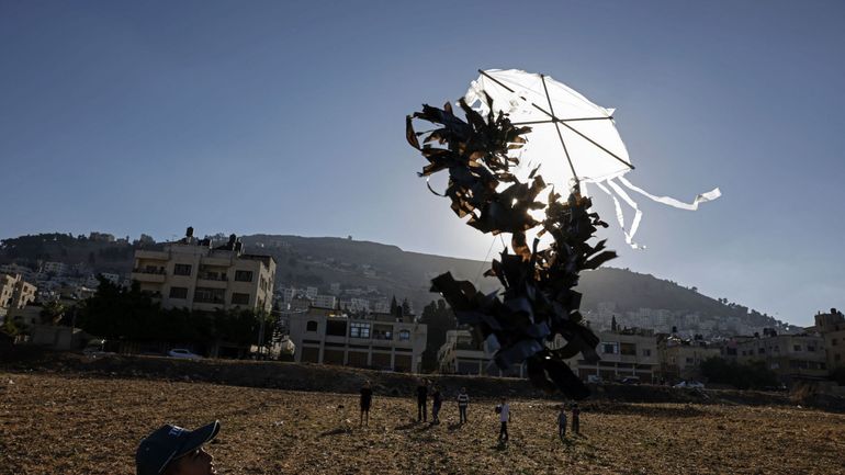 Guerre au Proche-Orient : Israël met en garde le Hamas après le lancement de cerfs-volants depuis Gaza