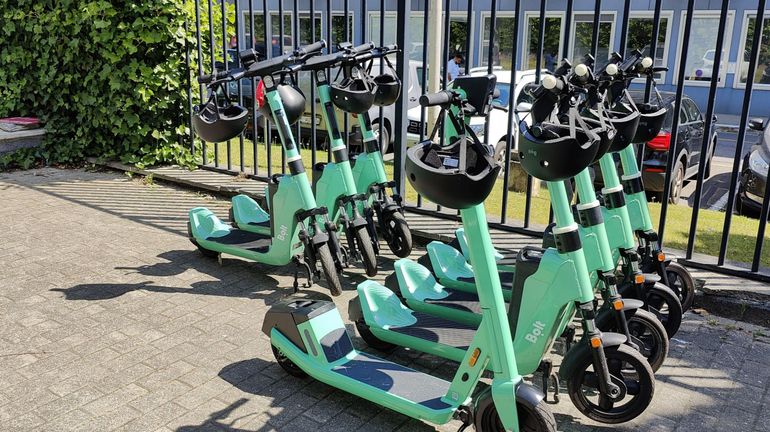 La revue de presse : trottinettes électriques, subsides à l'aéroport de Deurne, FIFA : "la gouvernance du brol"