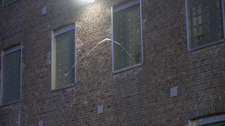 Prisons surpeuplées et cigarettes de contrebande : #Investigation dévoile deux enquêtes choc