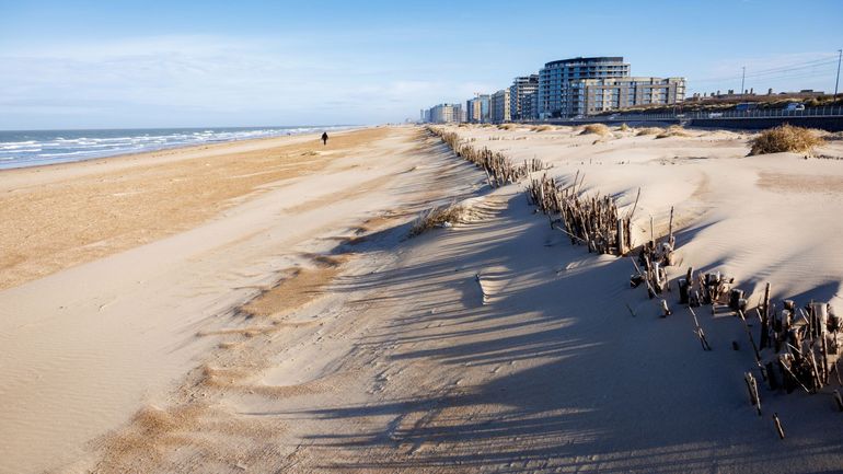 Ostende : treize migrants prêts à prendre la mer interceptés dans les dunes de Raversijde