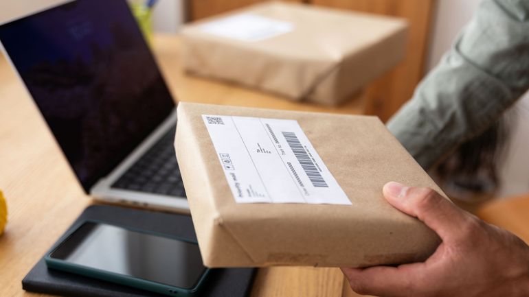 Les petits colis de l'e-commerce en chute libre à Liège Airport : moins 41% depuis les nouvelles règles douanières