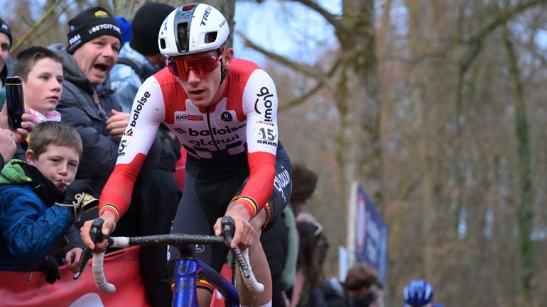 Thibau Nys déçu après "une bête faute" dans le dernier tour à Namur : "J’avais le sentiment d’avoir le contrôle" Thibau Nys déçu après "une bête faute" dans le dernier tour à Namur : "J’avais le sentiment d’avoir le contrôle"