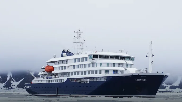 Navire de classe polaire, le Hondius appartient à la compagnie Oceanwide Expeditions. Il effectuait une croisière de quarante-six jours.
