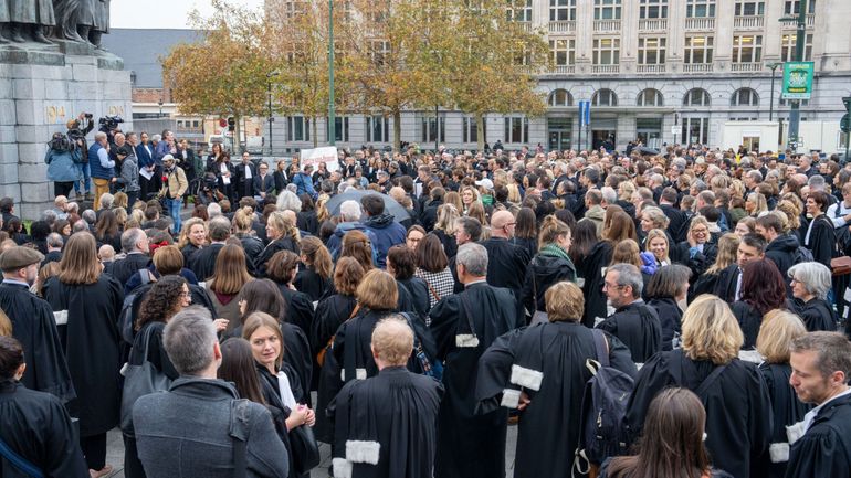 Des centaines d'avocats et de magistrats pour réclamer plus de moyens pour la justice