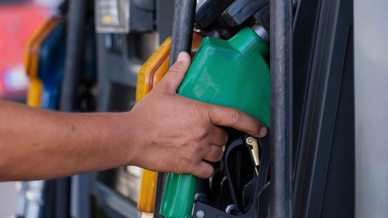 Guerre Iran-États-Unis : pourquoi le prix de votre plein d'essence ne s'envole pas