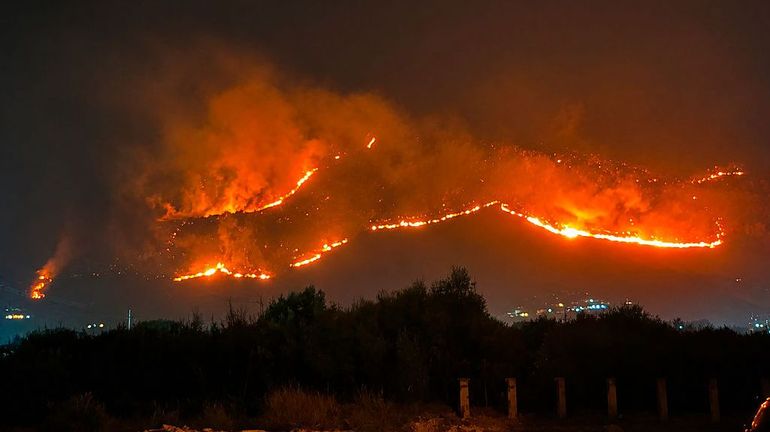 Feux de forêt en Italie : la Sicile frappée par une importante vague d'incendies, une clinique évacuée