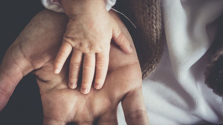Malgré une hausse du nombre de famille d'accueil, 1 200 enfants attendent toujours