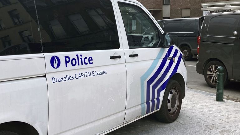 Bruxelles : un policier arrêté pour le vol de 25.000 euros lors d'une perquisition