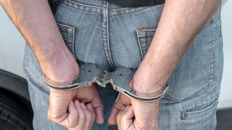 Une bande internationale de voleurs de véhicules de luxe démantelée, 9 personnes arrêtées