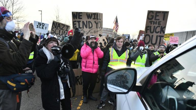Etats-Unis : manifestation à Minneapolis après la mort d'une femme tuée par un policier de l'immigration