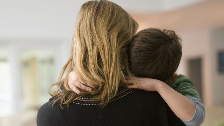 "Je finis toujours le mois tout juste" : le combat d'Ambre, maman solo qui témoigne pour Viva for Life