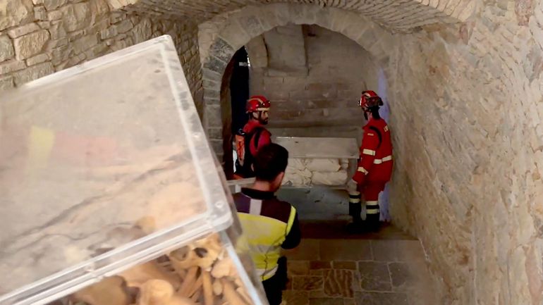 Incendies en Espagne : lutte contre un incendie menaçant un monastère du Xe siècle abritant les ossements des premiers rois d'Aragon