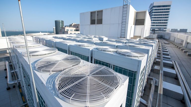 Canicule : la clim fait bondir la consommation d'électricité, les panneaux solaires perdent en rendement