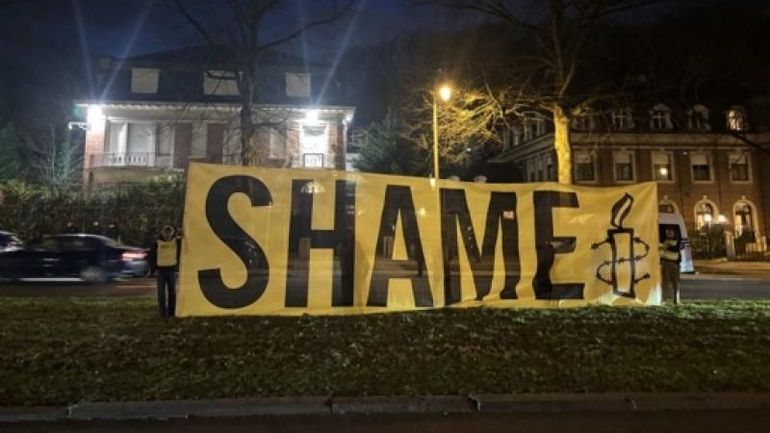 Bruxelles : Amnesty International organise une action de solidarité devant l'ambassade d'Iran à Ixelles