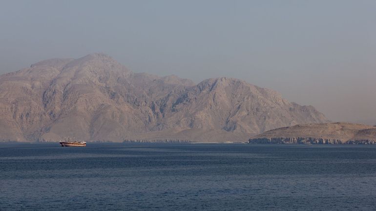 "Paradoxalement, il n'y a pas un bruit, pas un navire dans le détroit d'Ormuz", témoigne un journaliste français