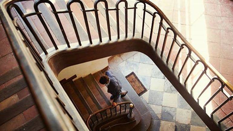 Bébé arrive mais la maison n'a toujours pas d'escaliers !