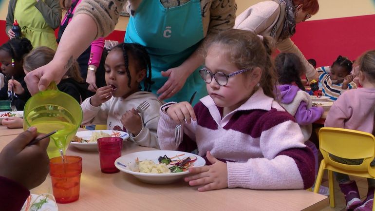 Plus de 55.000 enfants seront-ils privés de repas complets à l’école ?