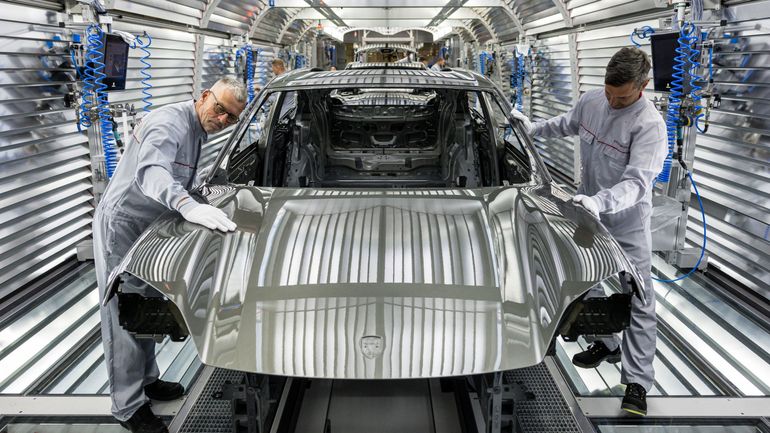 Près de 50.000 emplois en un an, le secteur allemand de la construction automobile en chute libre