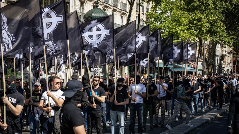 Le nazisme reste-t-il aujourd'hui une référence pour les extrêmes droites ?