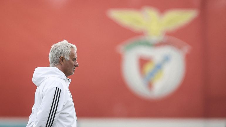 Benfica confirme le départ de Mourinho et annonce son rempla