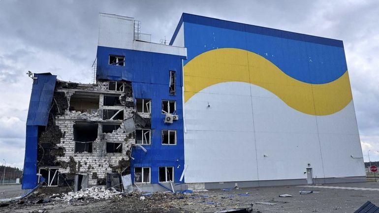 Guerre en Ukraine : Zelensky à Londres, un site nucléaire touché par des frappes russes près de Tchernobyl