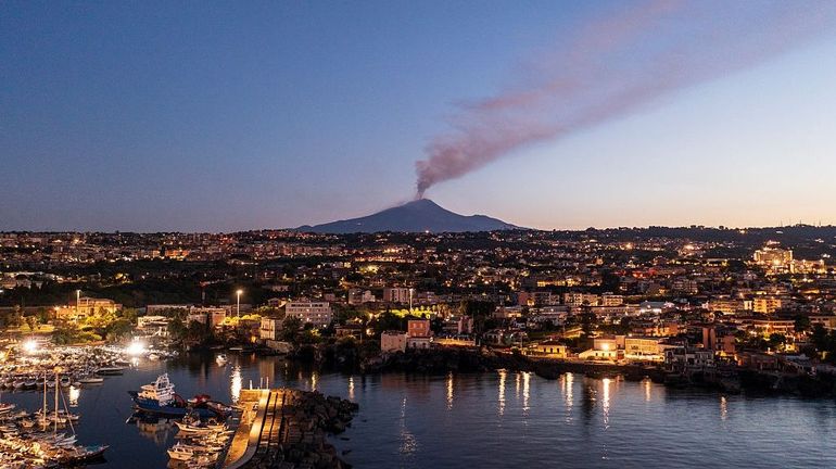 Sicile : le trafic aérien à nouveau perturbé à l'aéroport de Catane à cause de la forte activité éruptive de l'Etna