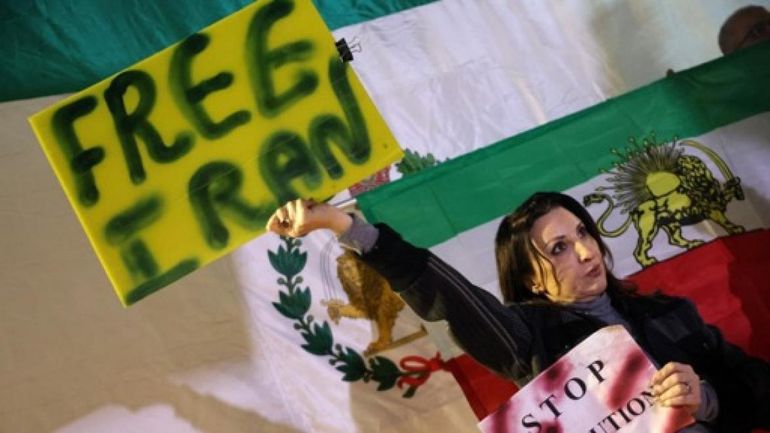 "Jusqu'à 30.000 personnes tuées" ou "3117 morts" ? La bataille des chiffres au coeur de la répression en Iran