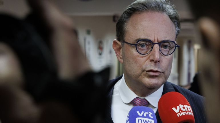Bart De Wever s’attaque au média Politico : "Je dois retourner à ma datcha à Saint-Pétersbourg, où mon voisin est Depardieu et où Assad habite en face"