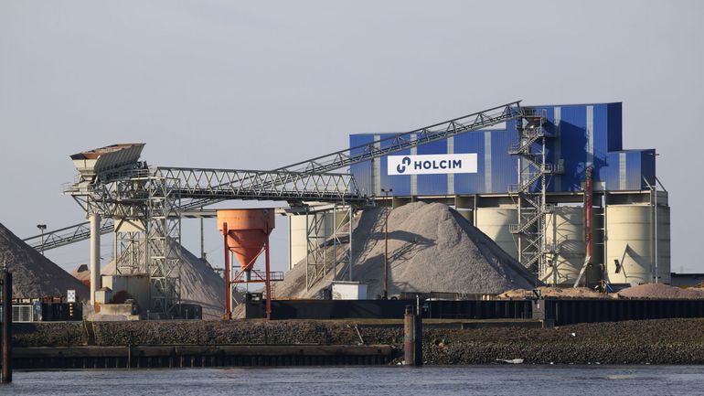 Un litige opposant les habitants d'une île indonésienne au cimentier Holcim sera jugé par un tribunal suisse