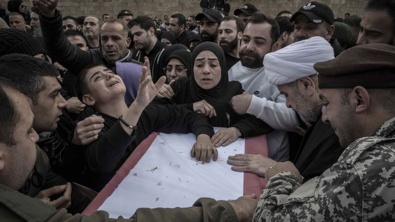 Liban : émotion et colère aux funérailles de policiers tués dans une frappe israélienne