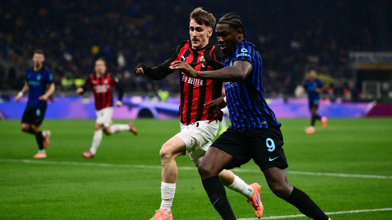 Serie A : l’AC Milan remporte le Derby contre l’Inter, la Roma prend la tête