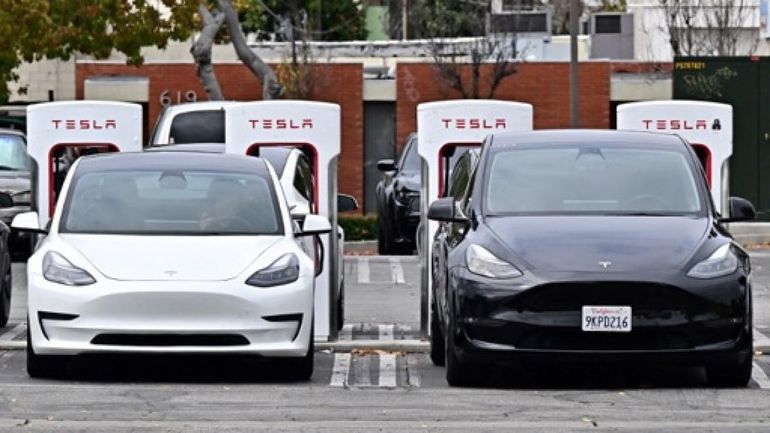 Les actionnaires de Tesla adoptent le package à 1000 milliards de dollars d'Elon Musk