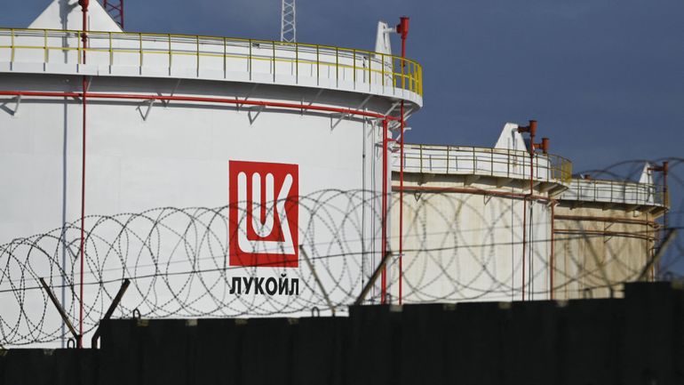 Le pétrole bondit de 3% après les sanctions américaines contre des groupes russes
