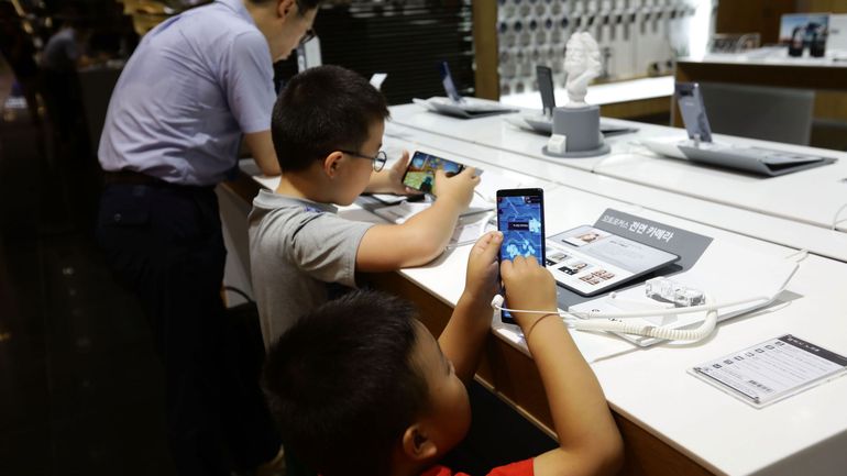 "Ici le monde" - En Corée du Sud, des jeunes fréquentent des centres de désintoxication numérique