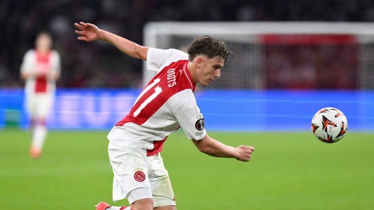 Un but à donner le tournis et une passe décisive : Mika Godts s'illustre avec l'Ajax Amsterdam