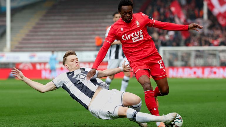 Direct audio et commenté : Charleroi – Standard, Nguene égalise d'une frappe rasante