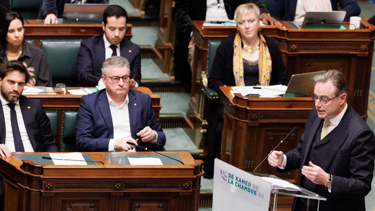 "Nous sommes prêts à faire des sacrifices mais pas l’impossible" déclare Bart De Wever à la Chambre sur le prêt de relance européen pour l’Ukraine avec les avoirs russes gelés "Nous sommes prêts à faire des sacrifices mais pas l’impossible" déclare Bart De Wever à la Chambre sur le prêt de relance européen pour l’Ukraine avec les avoirs russes gelés