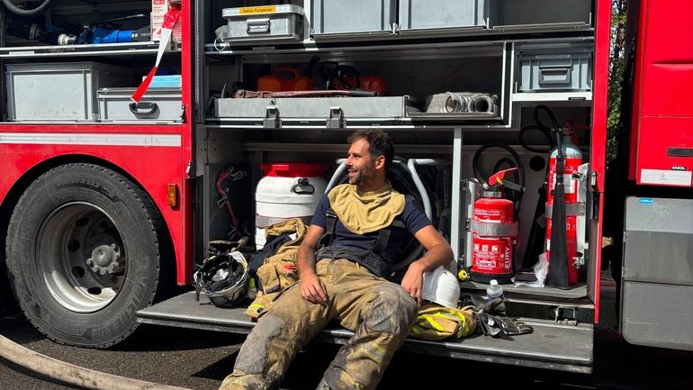 Direct - Incendie dans les Hautes Fagnes : une route en ballast permet de faire le tour de l'incendie
