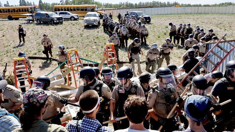 Oléoduc controversé aux Etats-Unis : Greenpeace menacée de ruine après une défaite judiciaire à 345 millions de dollars