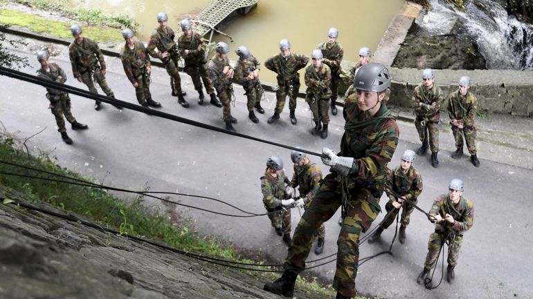 Service militaire volontaire: la Défense prête à accueillir ses 500 jeunes recrues? "On manque de personnel, on manque de matériel"