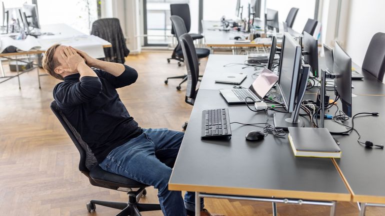 Plus de 840.000 décès par an liés aux risques psychosociaux au travail, selon l'OIT