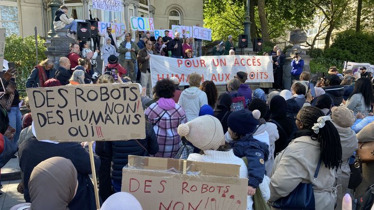 Banques, SPF, hôpitaux, communes : il "faut" digitaliser, mais quelle place pour les citoyens ?