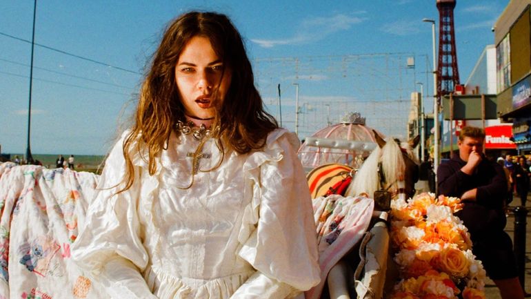 Pourquoi “Miss June” s’impose comme la nouvelle pépite indie de Freak Slug