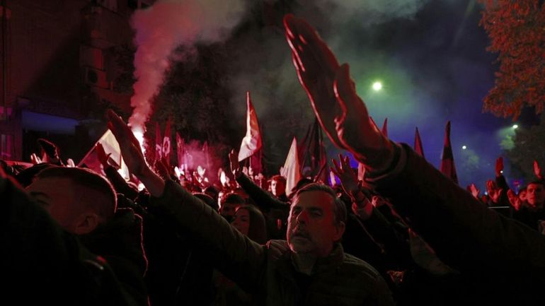 Des partisans de Franco défilent à Madrid après l’anniversaire de sa mort