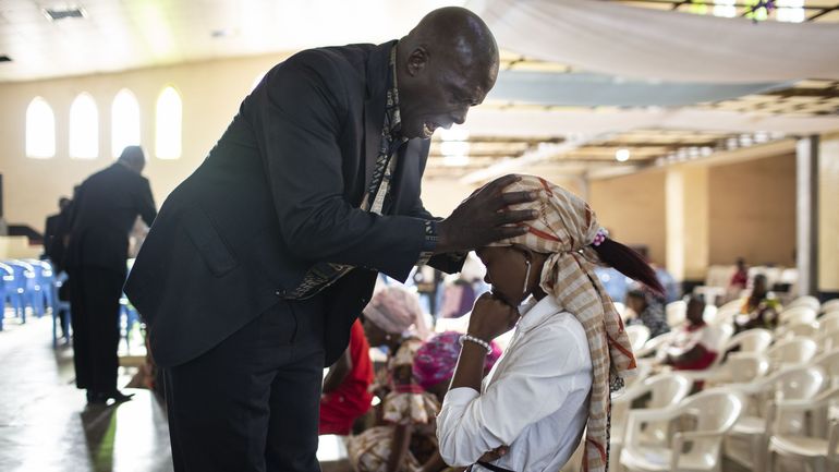 Évolution de la religion en Afrique : "Dans des pays comme la RDC, le pentecôtisme joue un rôle important au point de concurrencer l'Église catholique"